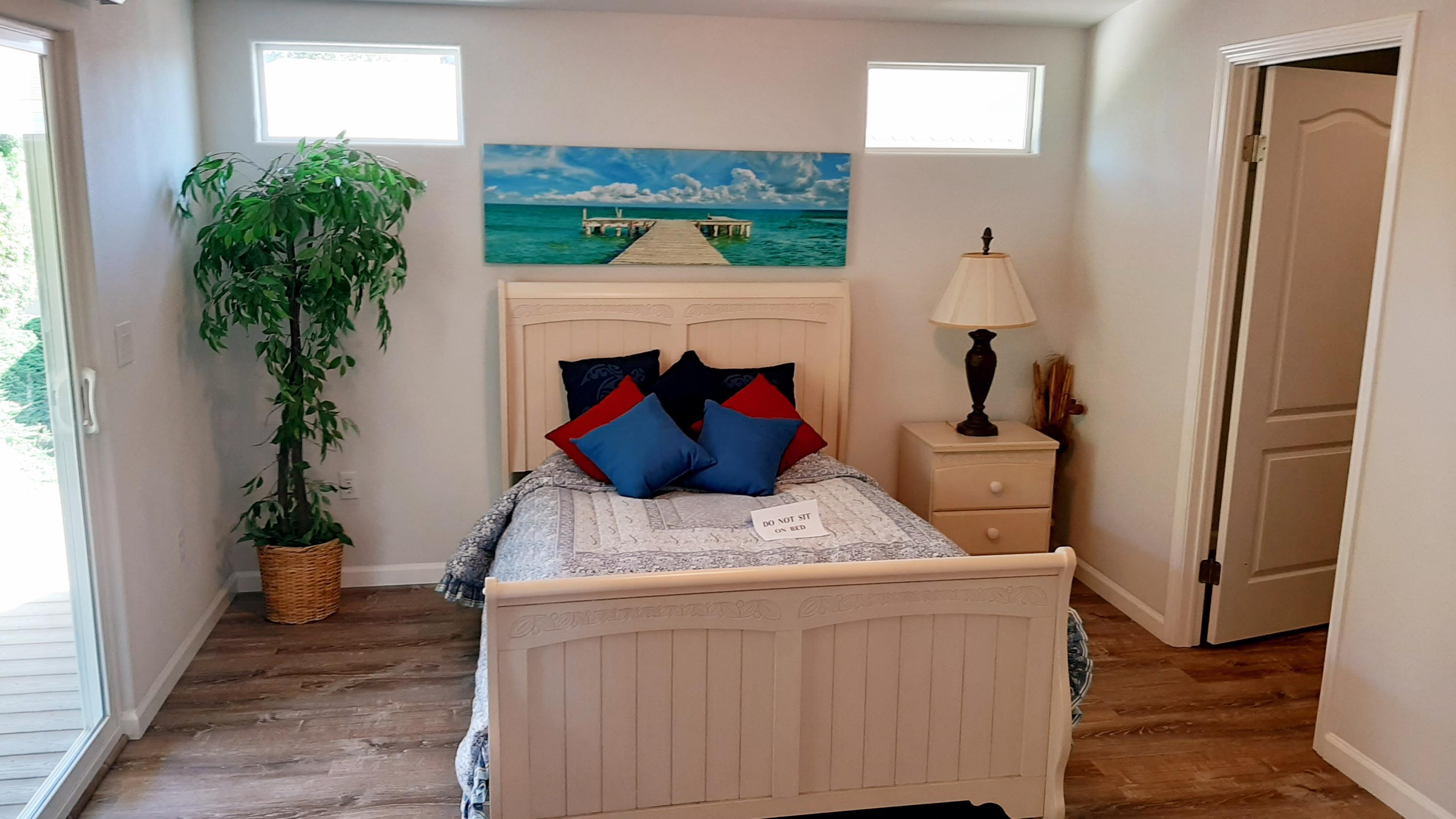 340 Old Mill Road, Unit 18 Santa Barbara, CA 93110 - Photo 7 of 22 a living room with furniture and a potted plant