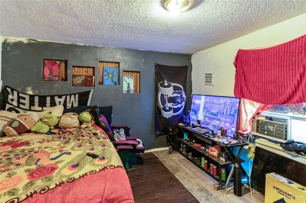 733 East Earling Road San Juan, TX 78589 - Photo 15 of 19 a bedroom with bed and a window