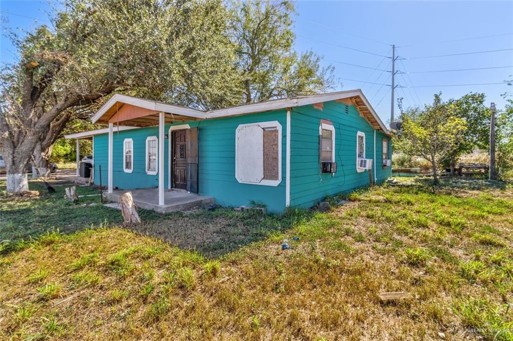 733 East Earling Road San Juan, TX 78589 - Photo 8 of 19 a view of a house with a yard