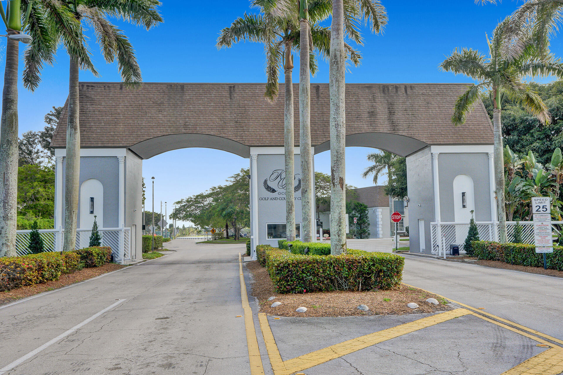 360 Flanders Drive, Unit H Delray Beach, FL 33484 - Photo 65 of 65 a front view of a house with a garden