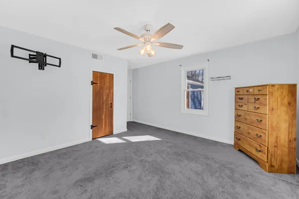 a view of a livingroom with a ceiling fan