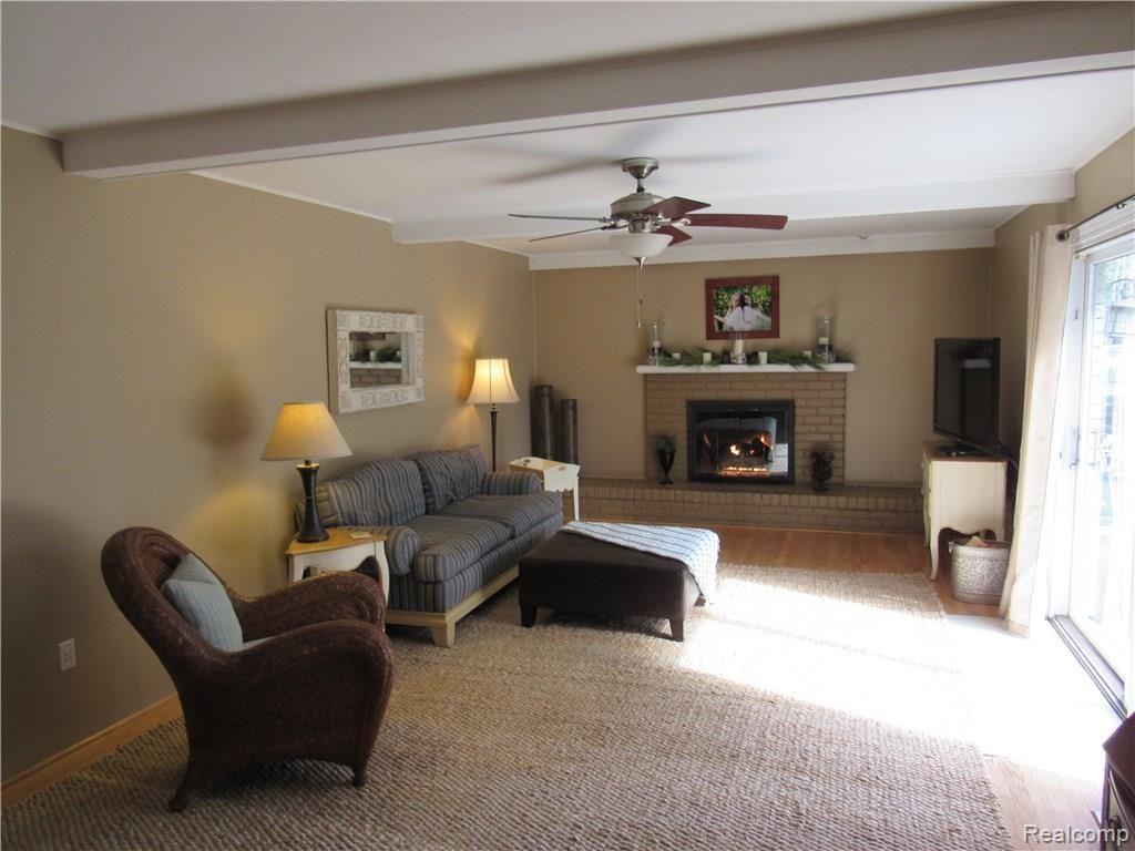 898 Cobblestone Drive Rochester, MI 48309 - Photo 6 of 15 IMG_0094.JPG