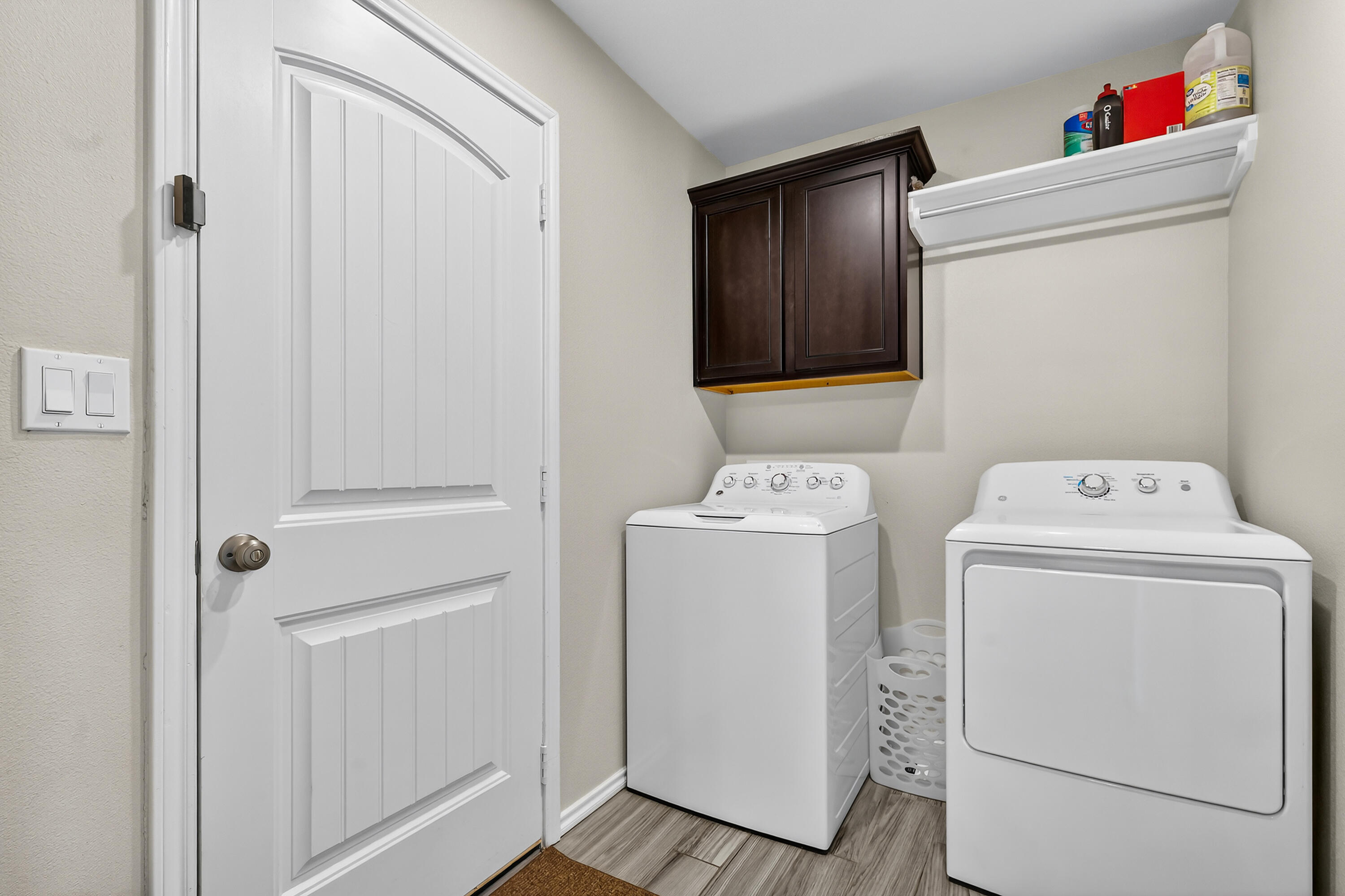 7402 105th Street Lubbock, TX 79424 - Photo 10 of 22 a utility room with dryer and washer