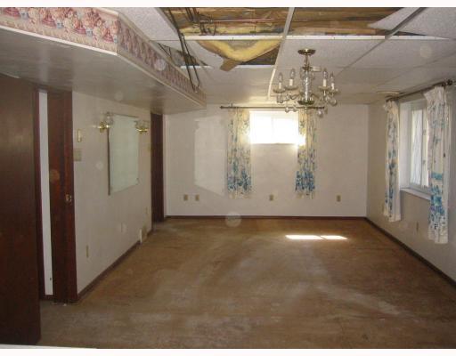 390 Roberts Road Plum, PA 15239 - Photo 12 of 14 Den/Family/Great Room.