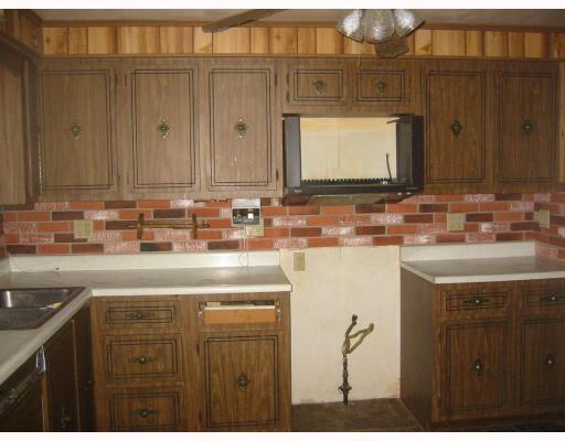 390 Roberts Road Plum, PA 15239 - Photo 6 of 14 Kitchen.