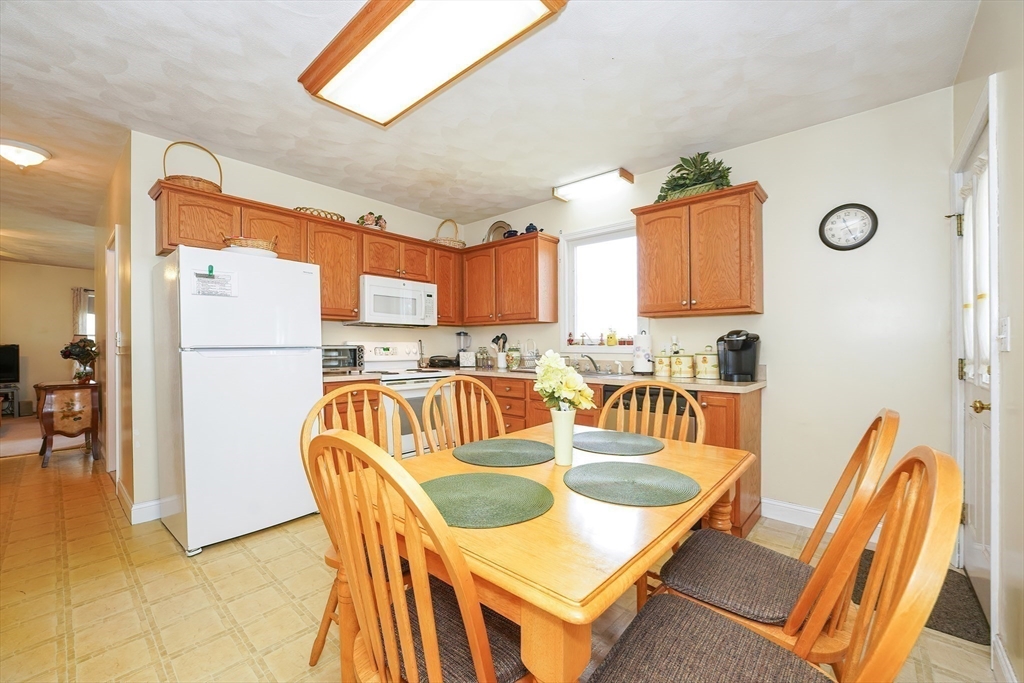 102 Parker Road Wakefield, MA 01880 - Photo 11 of 42 Gallery Image 11