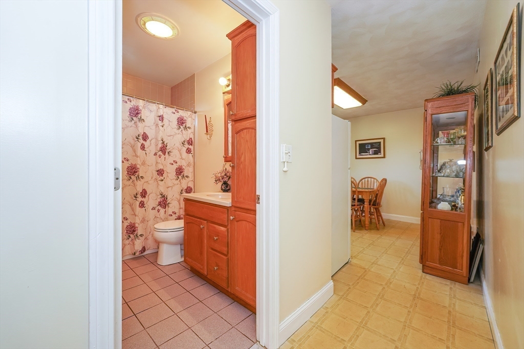 102 Parker Road Wakefield, MA 01880 - Photo 12 of 42 Gallery Image 12