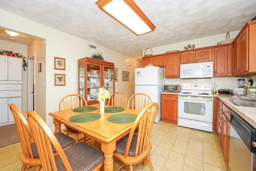 102 Parker Road Wakefield, MA 01880 - Photo 6 of 42 Gallery Image 6