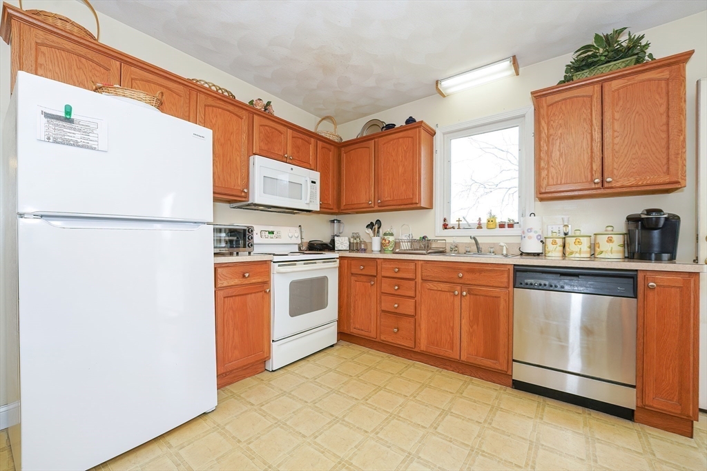102 Parker Road Wakefield, MA 01880 - Photo 7 of 42 Gallery Image 7