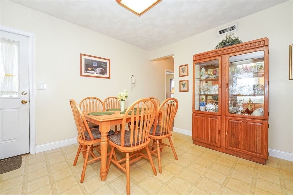 102 Parker Road Wakefield, MA 01880 - Photo 8 of 42 Gallery Image 8