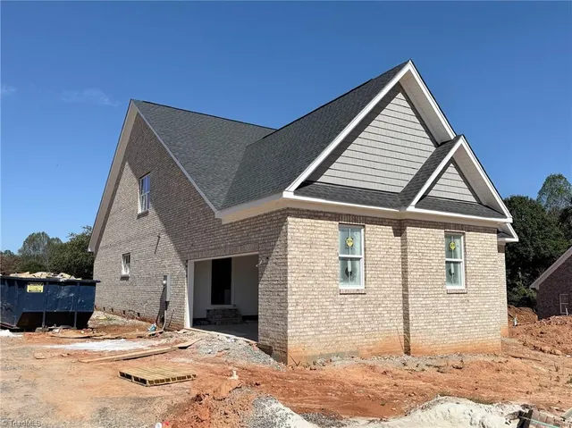 $689,900 | 8305 Pyramid Drive, Summerfield, NC 27358