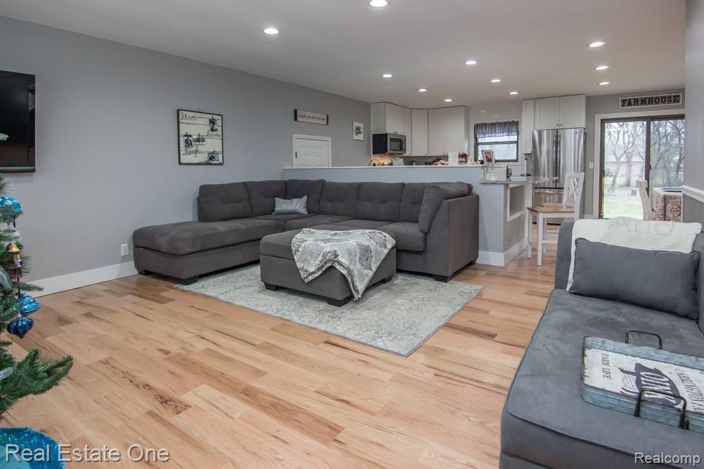 1211 Reid Road Grand Blanc, MI 48439 - Photo 5 of 32 IMG_1782.jpg
