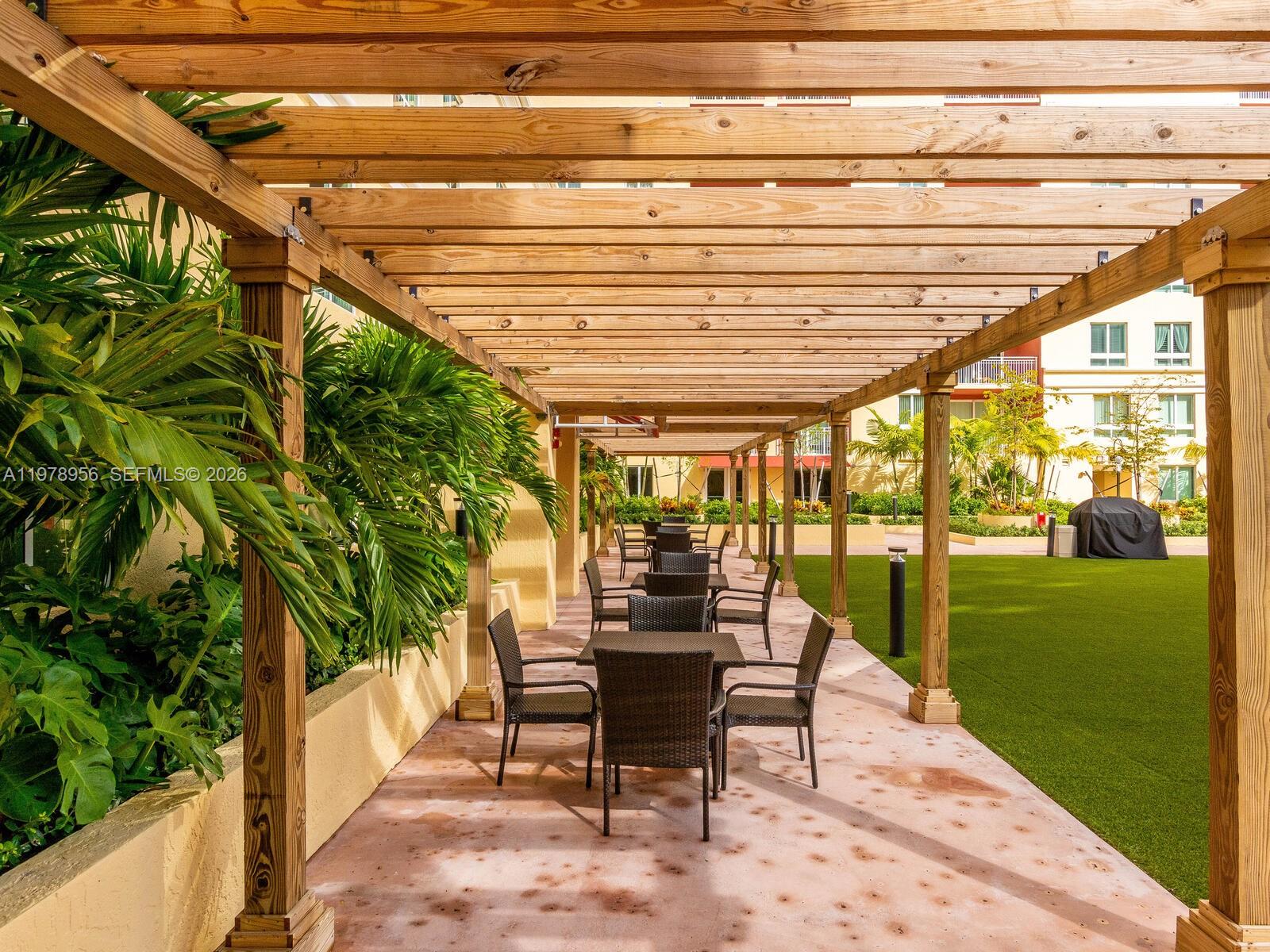 7350 Southwest 89th Street, Unit 719S Miami, FL 33156 - Photo 29 of 30 a dining room with garden