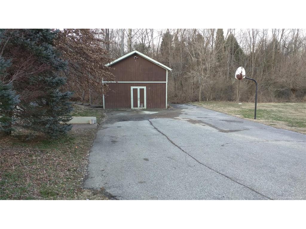1824 Valley View Road New Albany, IN 47150 - Photo 3 of 26 Gallery Image 3