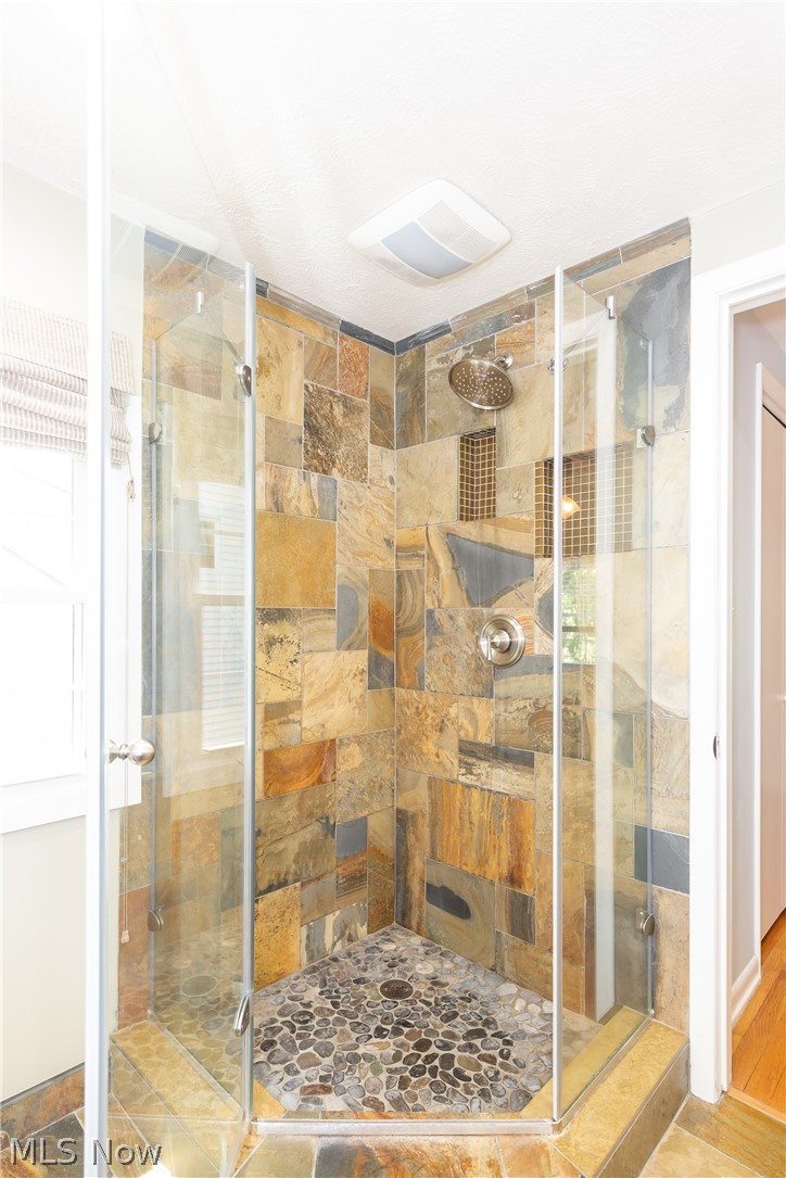 1099 Dorsh Road Cleveland, OH 44121 - Photo 17 of 29 Gallery Image 17