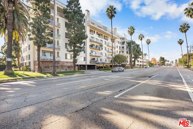 $1,350,000 | 4460 Wilshire Boulevard, Unit 406, Los Angeles, CA 90010