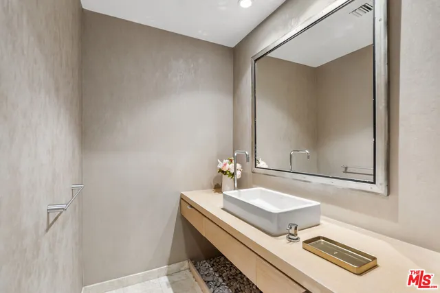 $1,350,000 | 4460 Wilshire Boulevard, Unit 406, Los Angeles, CA 90010