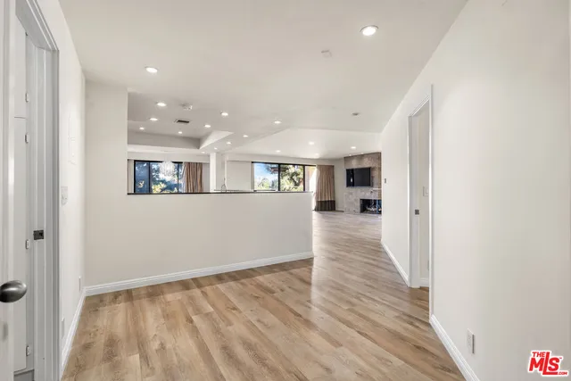$1,350,000 | 4460 Wilshire Boulevard, Unit 406, Los Angeles, CA 90010
