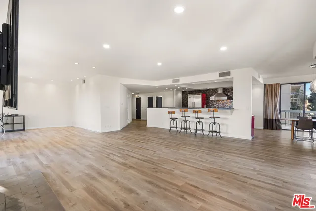 $1,350,000 | 4460 Wilshire Boulevard, Unit 406, Los Angeles, CA 90010
