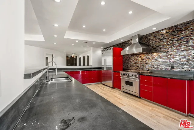 $1,350,000 | 4460 Wilshire Boulevard, Unit 406, Los Angeles, CA 90010