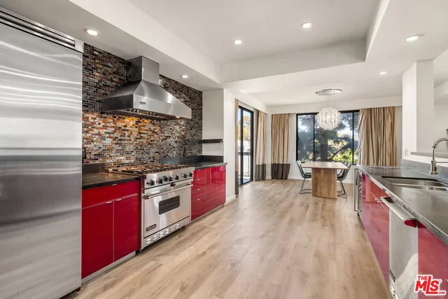 $1,350,000 | 4460 Wilshire Boulevard, Unit 406, Los Angeles, CA 90010