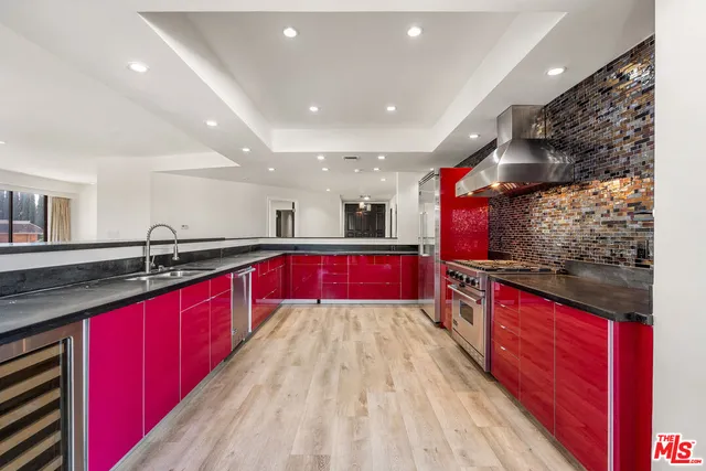 $1,350,000 | 4460 Wilshire Boulevard, Unit 406, Los Angeles, CA 90010