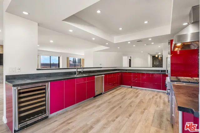 $1,350,000 | 4460 Wilshire Boulevard, Unit 406, Los Angeles, CA 90010