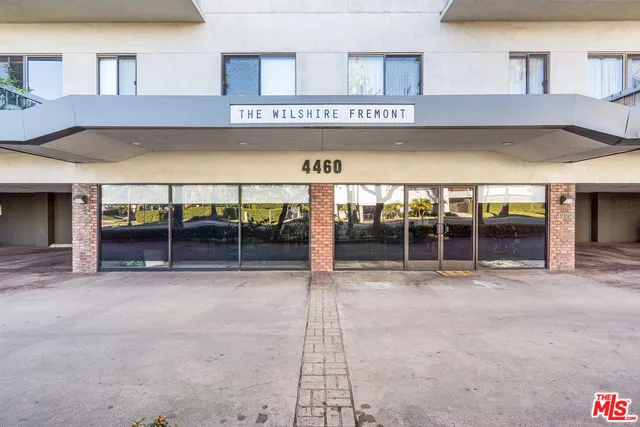 $1,350,000 | 4460 Wilshire Boulevard, Unit 406, Los Angeles, CA 90010
