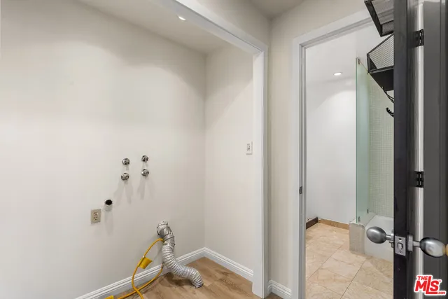 $1,350,000 | 4460 Wilshire Boulevard, Unit 406, Los Angeles, CA 90010