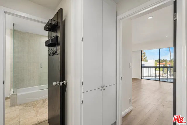 $1,350,000 | 4460 Wilshire Boulevard, Unit 406, Los Angeles, CA 90010