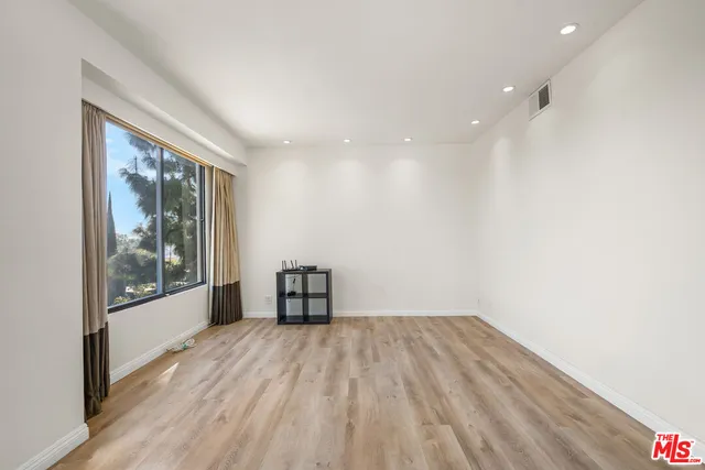 $1,350,000 | 4460 Wilshire Boulevard, Unit 406, Los Angeles, CA 90010