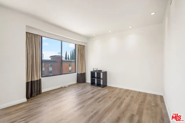 $1,350,000 | 4460 Wilshire Boulevard, Unit 406, Los Angeles, CA 90010