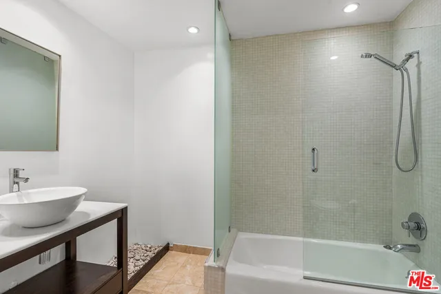 $1,350,000 | 4460 Wilshire Boulevard, Unit 406, Los Angeles, CA 90010