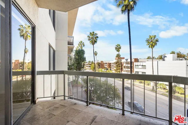 $1,350,000 | 4460 Wilshire Boulevard, Unit 406, Los Angeles, CA 90010