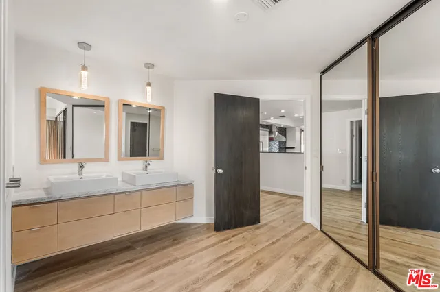 $1,350,000 | 4460 Wilshire Boulevard, Unit 406, Los Angeles, CA 90010