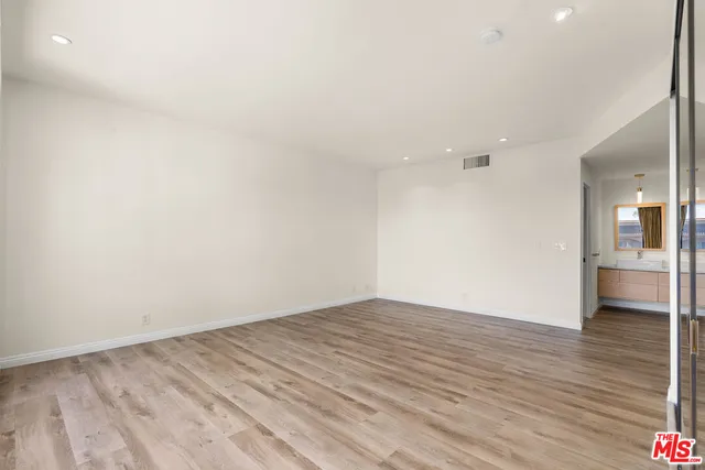 $1,350,000 | 4460 Wilshire Boulevard, Unit 406, Los Angeles, CA 90010