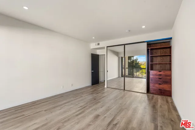 $1,350,000 | 4460 Wilshire Boulevard, Unit 406, Los Angeles, CA 90010