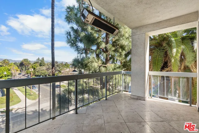 $1,350,000 | 4460 Wilshire Boulevard, Unit 406, Los Angeles, CA 90010