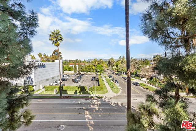 $1,350,000 | 4460 Wilshire Boulevard, Unit 406, Los Angeles, CA 90010