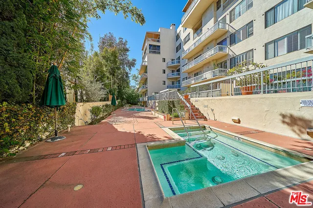 $1,350,000 | 4460 Wilshire Boulevard, Unit 406, Los Angeles, CA 90010