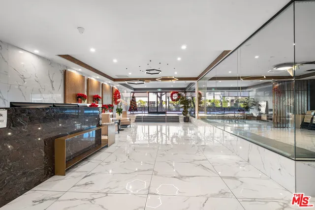 $1,350,000 | 4460 Wilshire Boulevard, Unit 406, Los Angeles, CA 90010