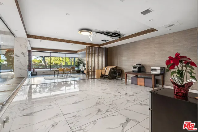 $1,350,000 | 4460 Wilshire Boulevard, Unit 406, Los Angeles, CA 90010