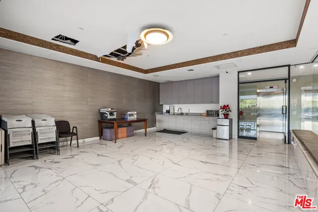 $1,350,000 | 4460 Wilshire Boulevard, Unit 406, Los Angeles, CA 90010