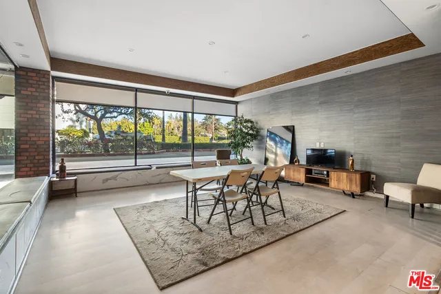 $1,350,000 | 4460 Wilshire Boulevard, Unit 406, Los Angeles, CA 90010