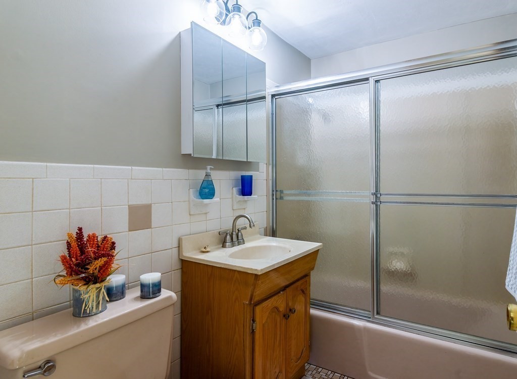58 Jacqueline Road, Unit 2A Waltham, MA 02452 - Photo 13 of 20 Gallery Image 13