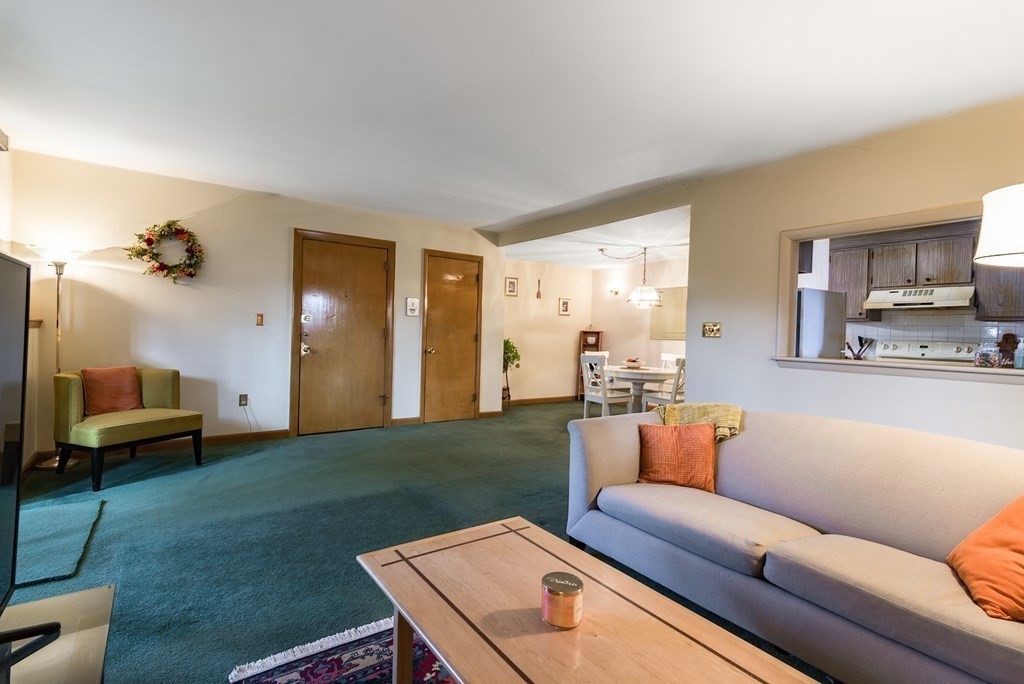 58 Jacqueline Road, Unit 2A Waltham, MA 02452 - Photo 2 of 20 Gallery Image 2