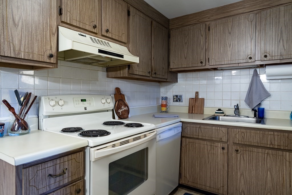 58 Jacqueline Road, Unit 2A Waltham, MA 02452 - Photo 8 of 20 Gallery Image 8