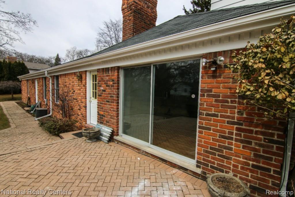 1064 Top View Road Bloomfield Hills, MI 48304 - Photo 4 of 37 4.jpg