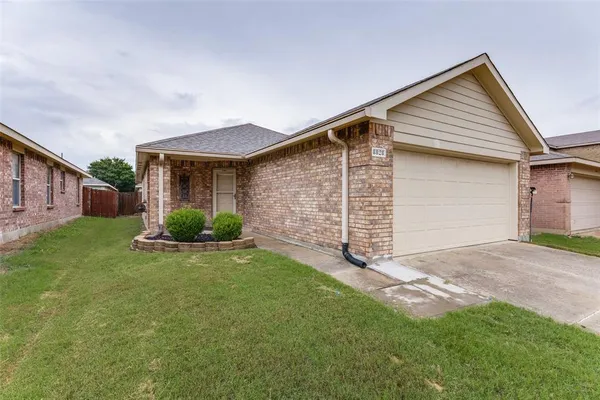 $285,000 | 8828 Valley River Drive, Fort Worth, TX 76244