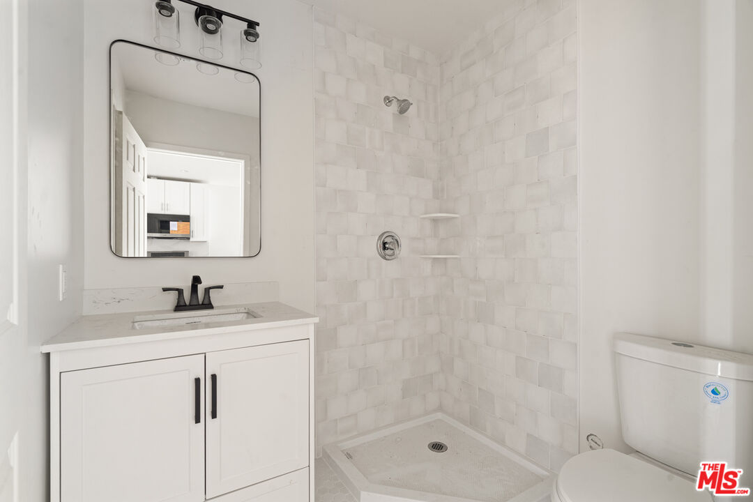 820 3rd Street, Unit 4 Santa Monica, CA 90403 - Photo 8 of 11